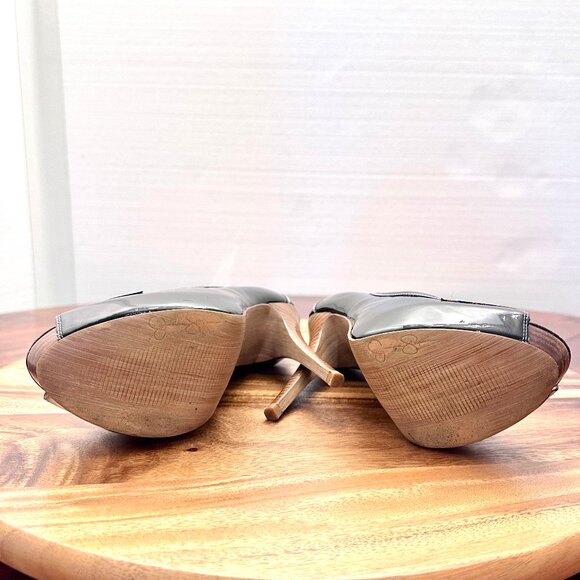 Platform heel with penny loafer detail - Picture 8 of 9